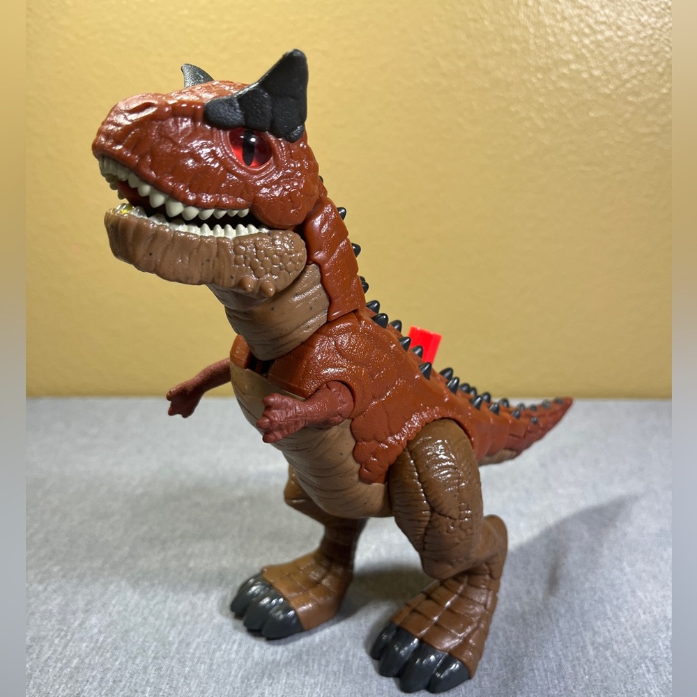 Imaginext Dinosaur Jurassic World Brown Carnotaurus Toy Action Figure 2018